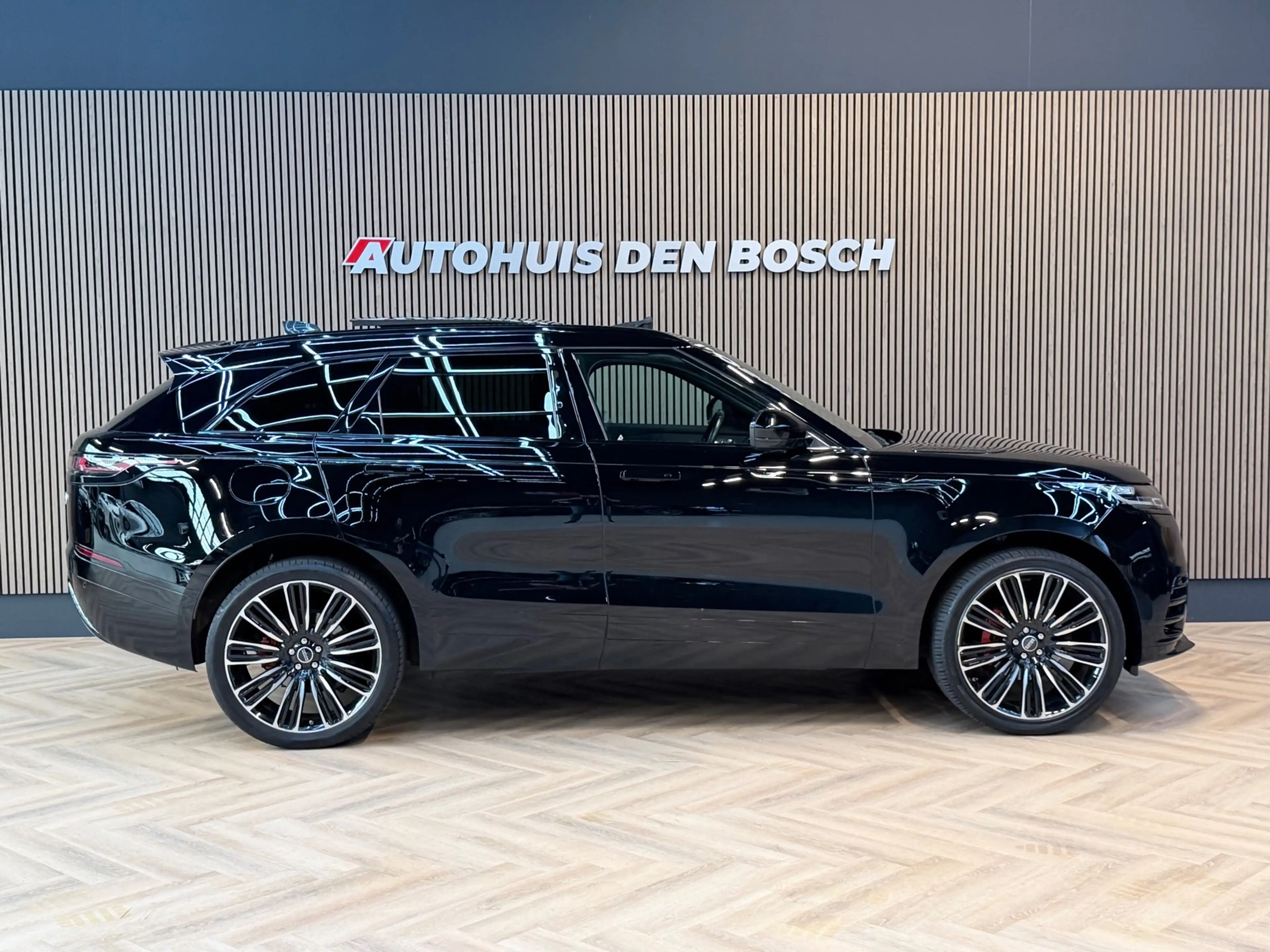 Land Rover Range Rover Velar 2.0 P250 Turbo AWD R-Dynamic SE — photo 4