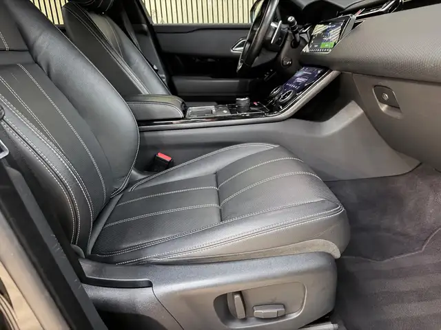 Land Rover Range Rover Velar view 7