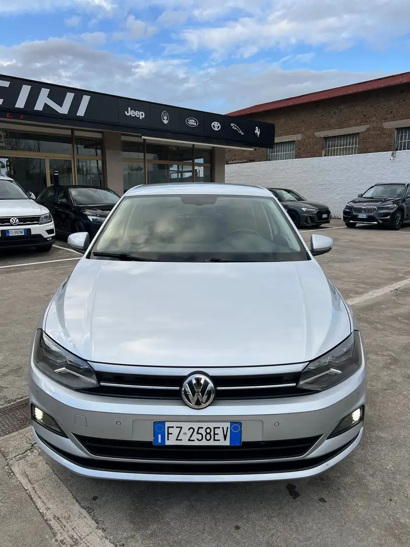 Volkswagen Polo Polo VI 2017 5p 1.0 tsi Sport 95cv dsg Grijs - 2