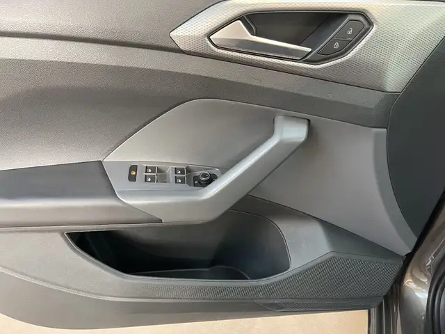 Volkswagen T-Cross view 8