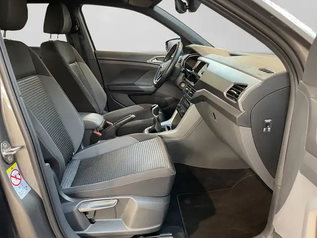 Volkswagen T-Cross view 4