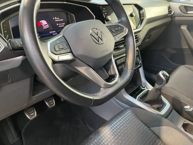 Volkswagen T-Cross view 9