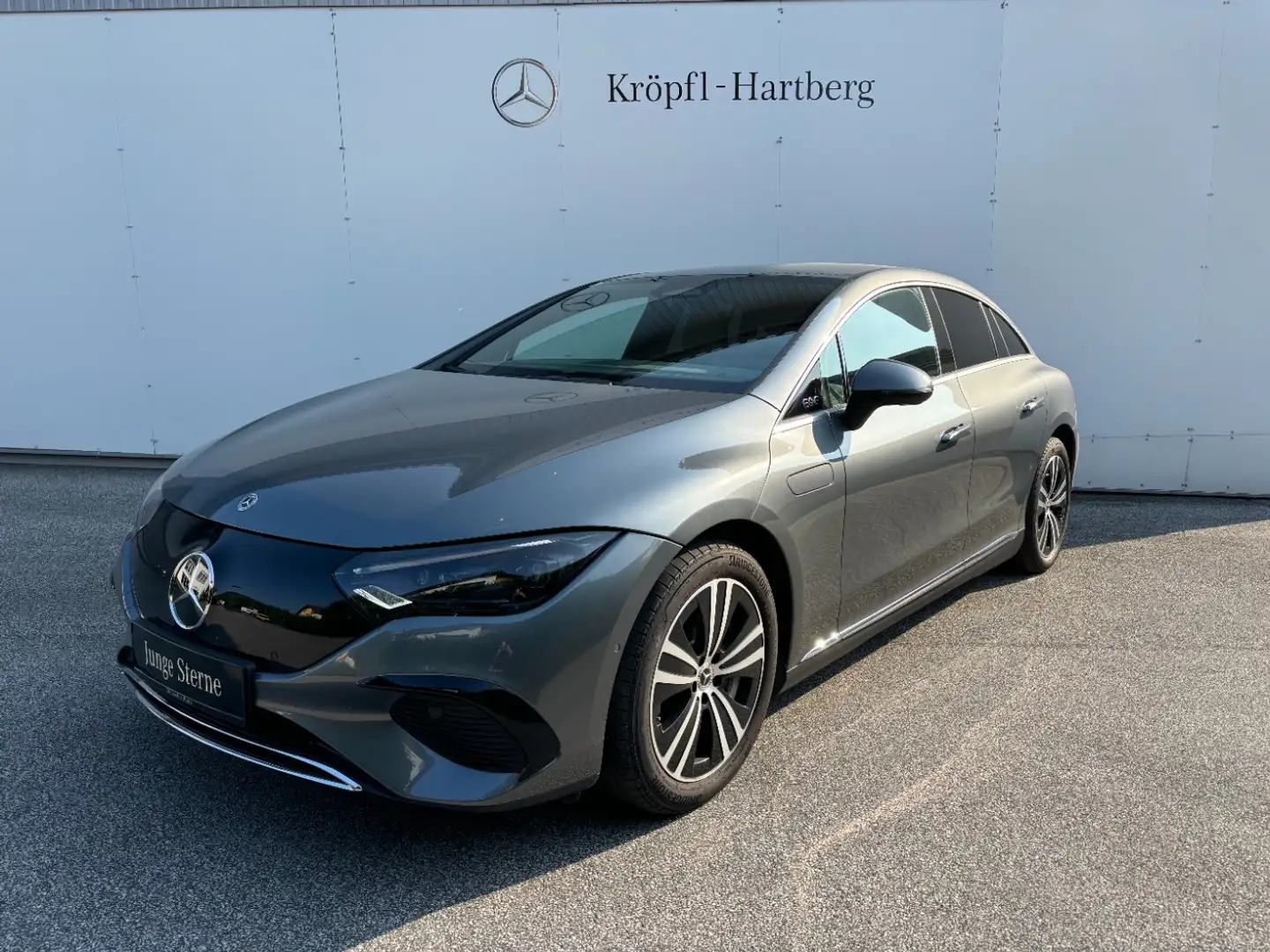 Mercedes-Benz EQE 300 Österreich-Edition MBUX Navi Distr RKam Grau - 2