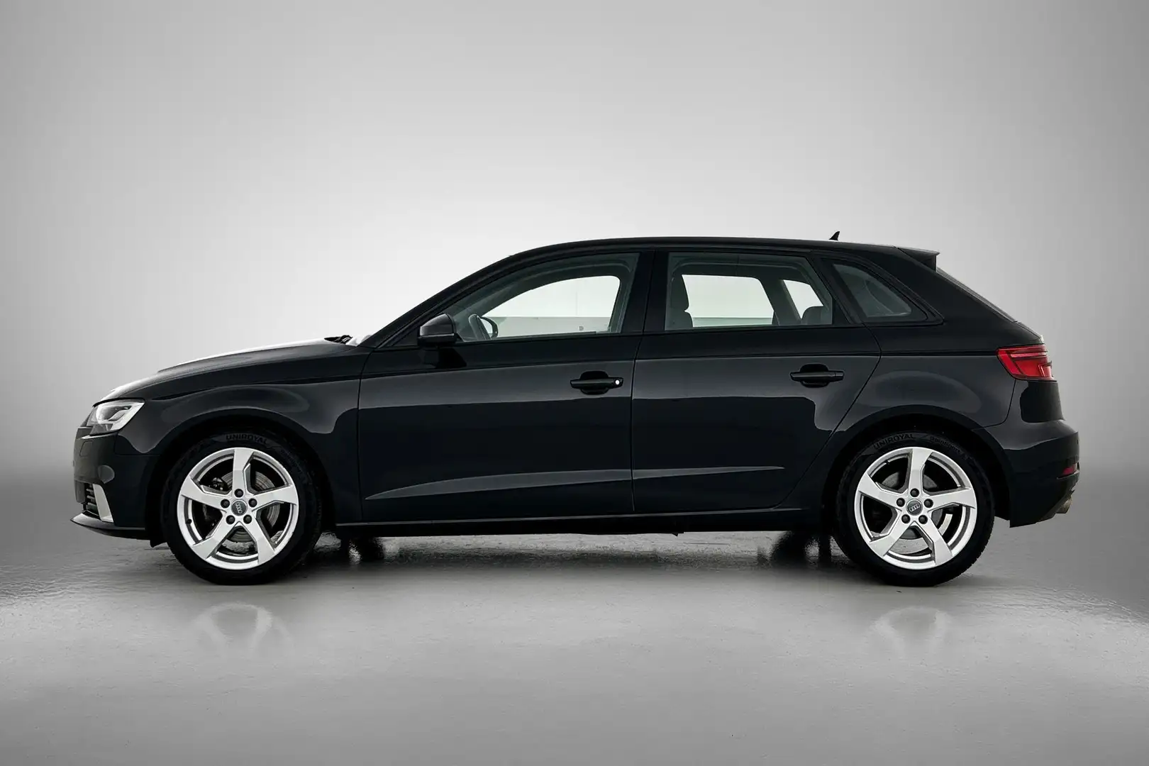 Audi A3 Sportback 1.5 TFSI CoD Sport Lease Edition (NAVIGA Zwart - 2