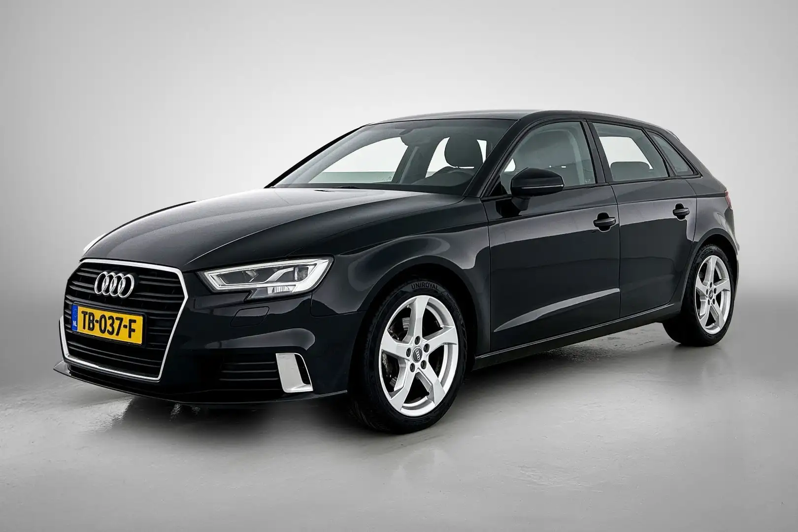 Audi A3 Sportback 1.5 TFSI CoD Sport Lease Edition (NAVIGA Zwart - 1