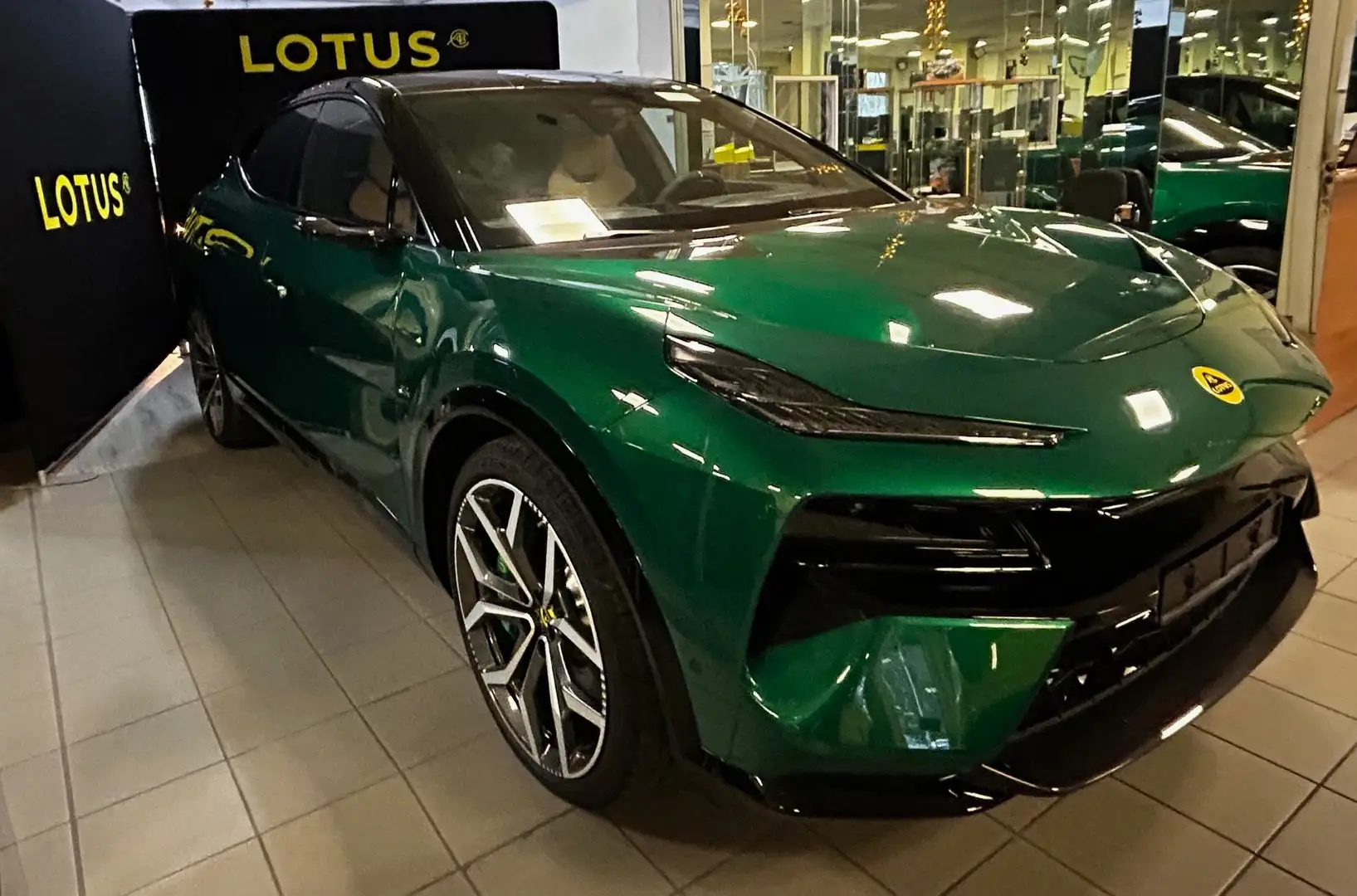 Lotus Eletre R Verde - 1