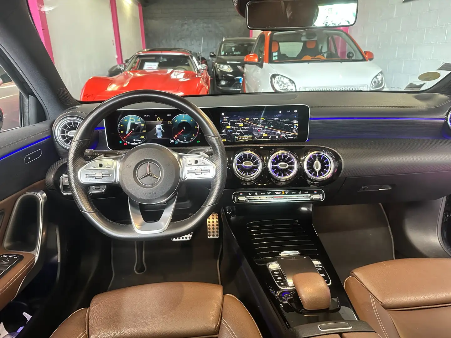 Mercedes-Benz AMG Line Zwart - 2