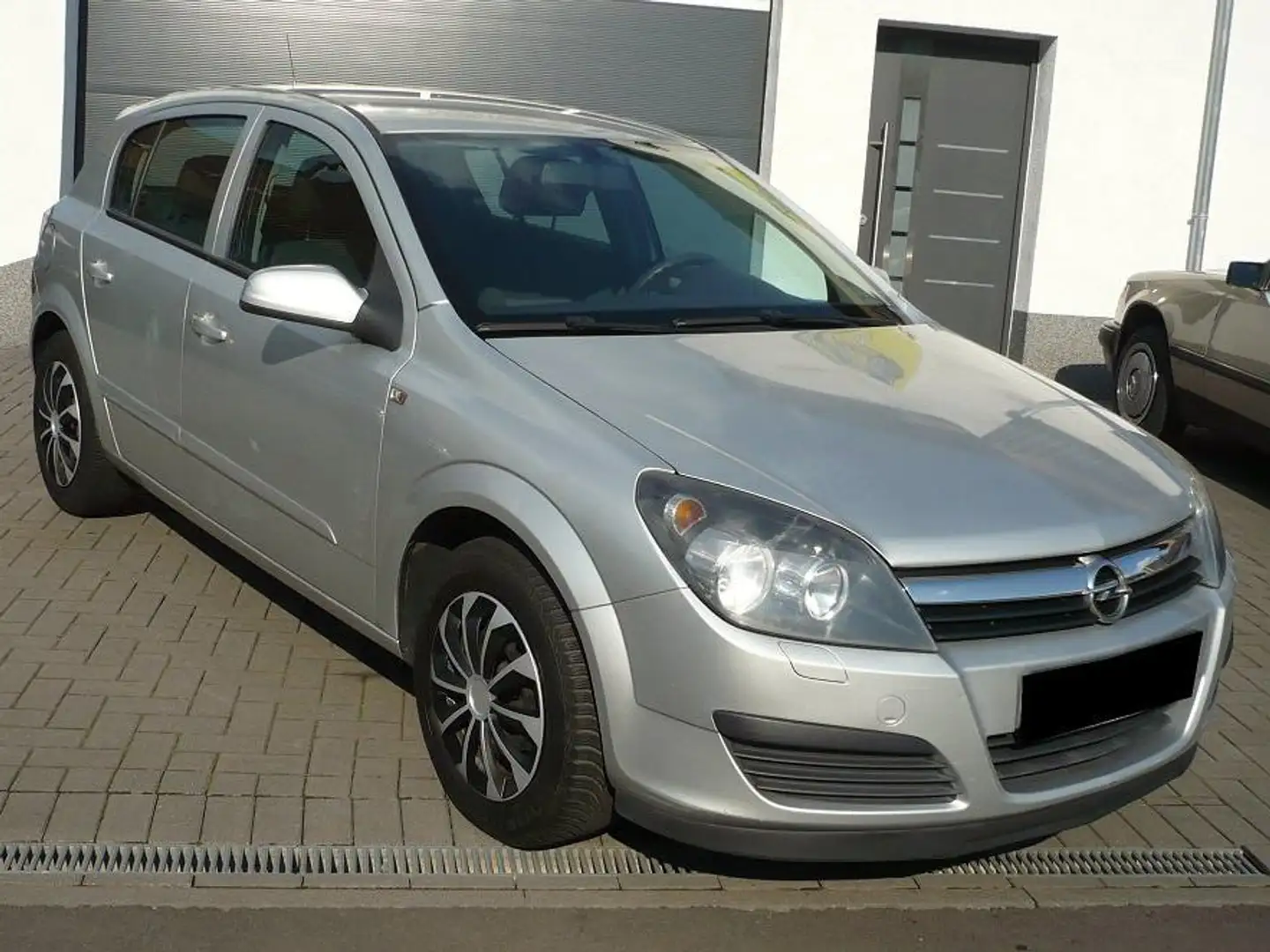 Opel Astra 1.4 5 Türer Klima Servo Airbag Silber - 1