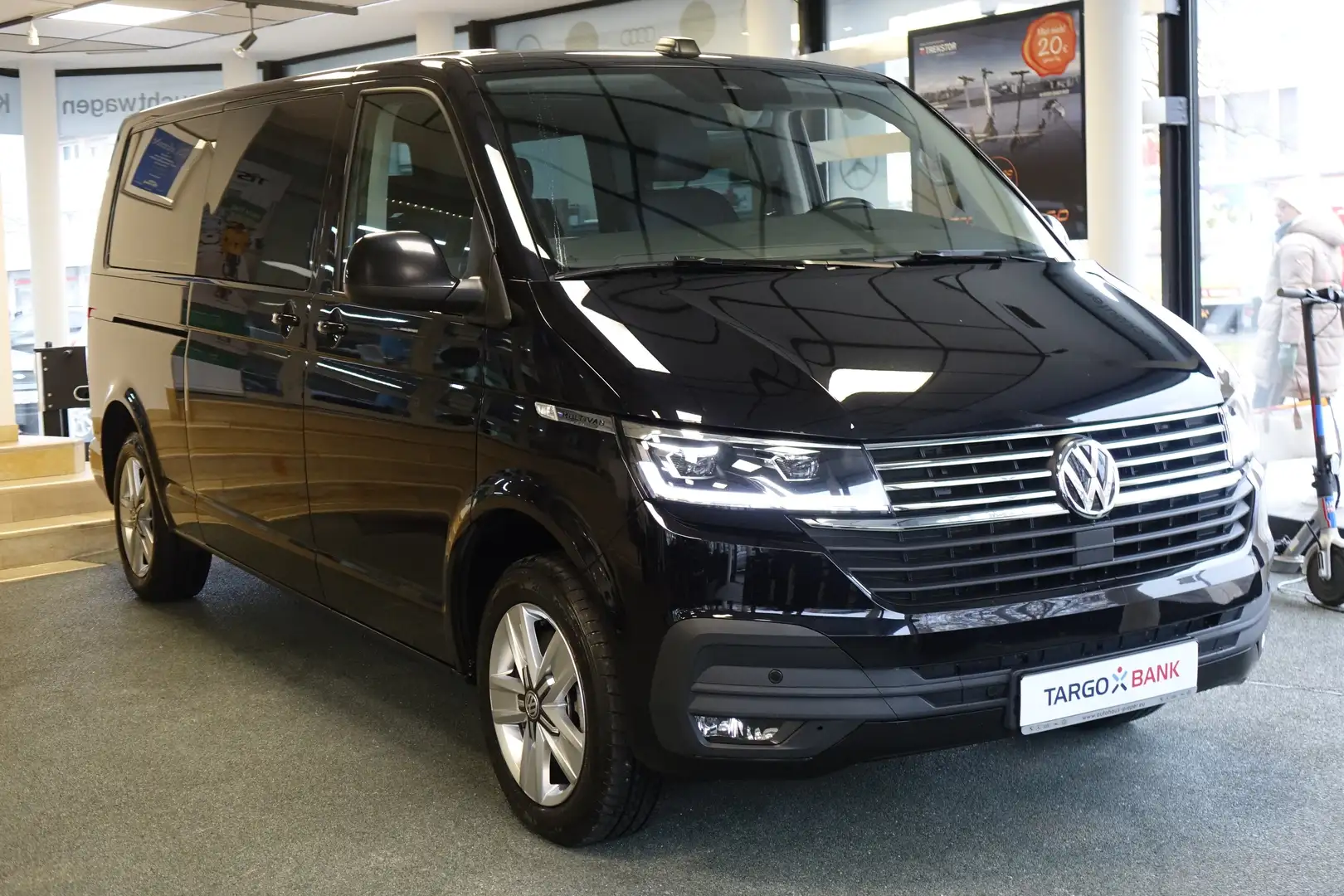 Volkswagen T6.1 Multivan Multivan Comfortline lang FWD+STHZ+ACC+Alcantara+ Schwarz - 1