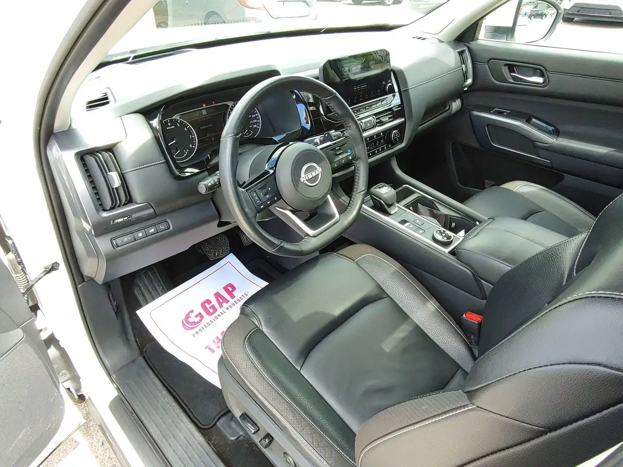 Nissan Pathfinder снимка Nissan Pathfinder