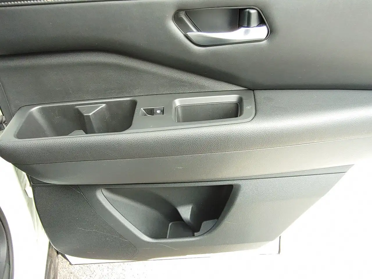 Nissan Pathfinder снимка Nissan Pathfinder