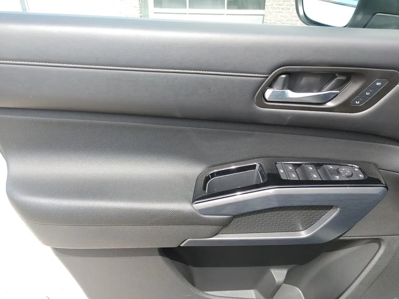 Nissan Pathfinder снимка Nissan Pathfinder