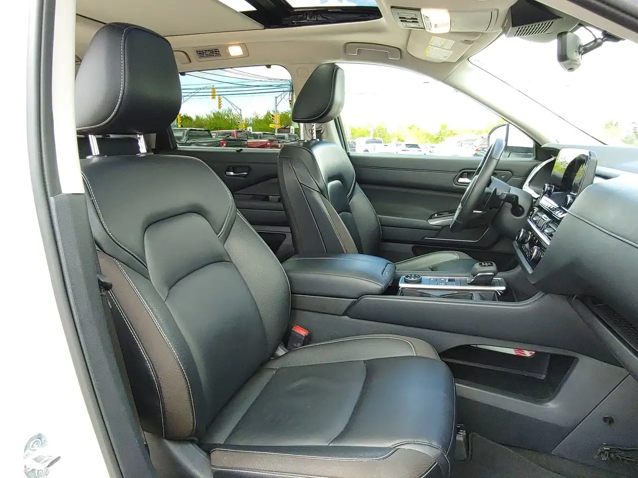 Nissan Pathfinder снимка Nissan Pathfinder