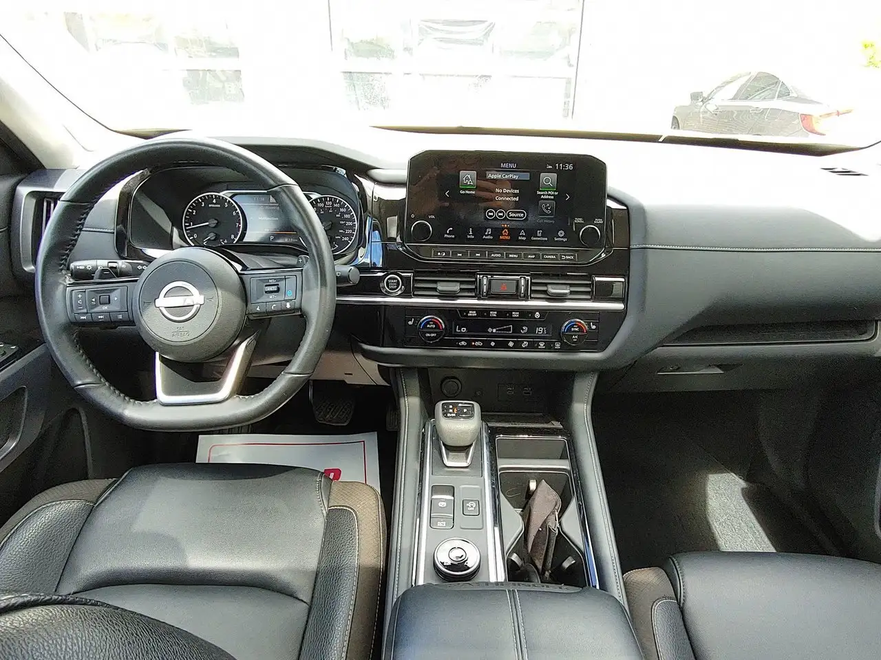 Nissan Pathfinder снимка Nissan Pathfinder