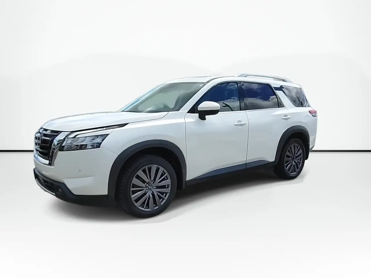 Nissan Pathfinder снимка Nissan Pathfinder