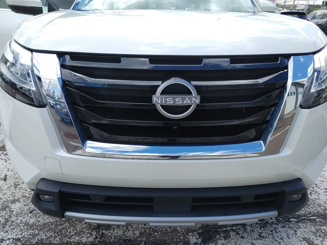Nissan Pathfinder снимка Nissan Pathfinder