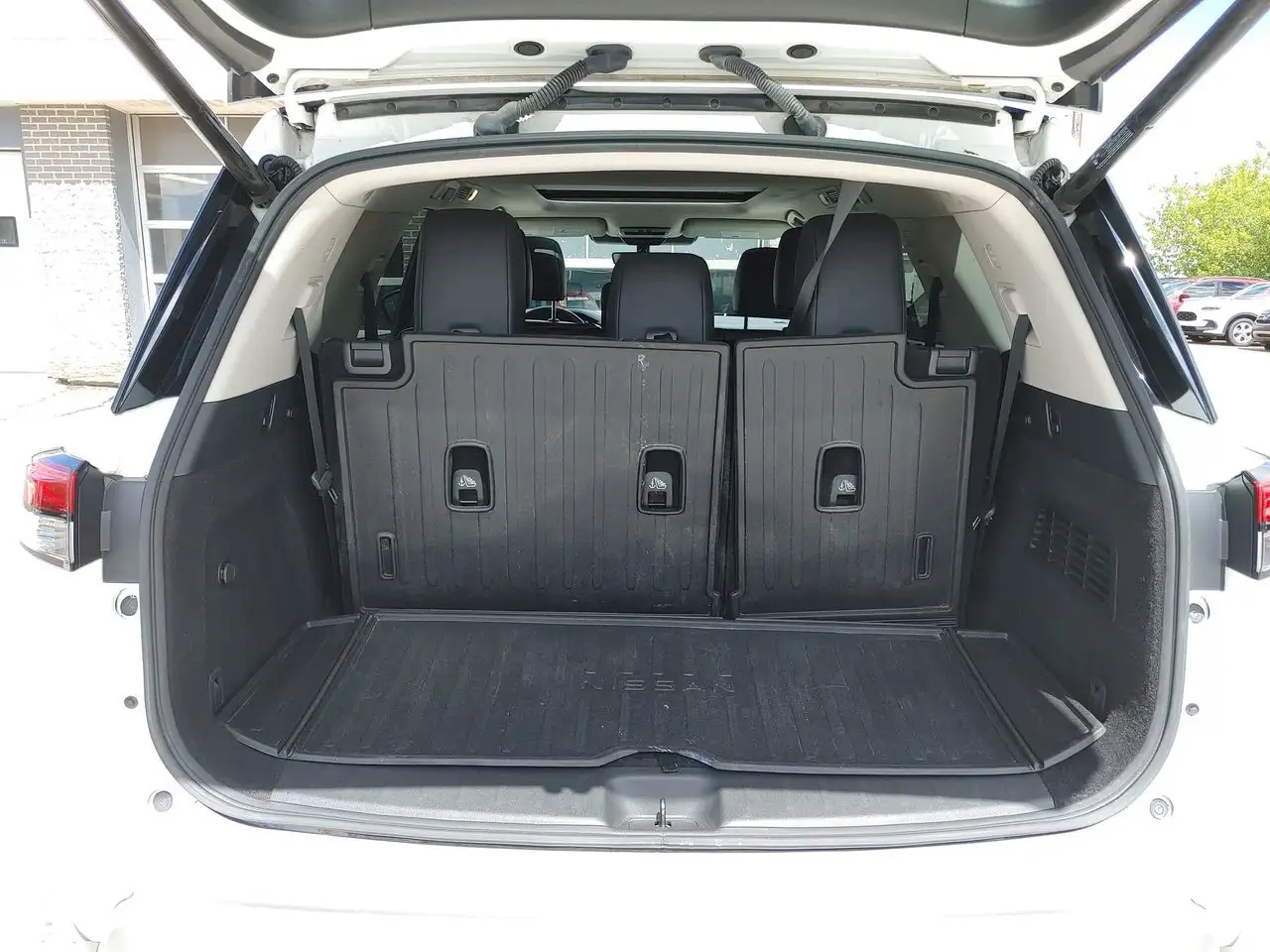 Nissan Pathfinder снимка Nissan Pathfinder