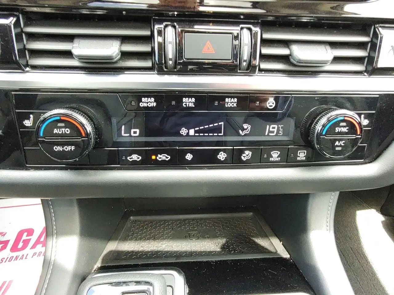 Nissan Pathfinder снимка Nissan Pathfinder