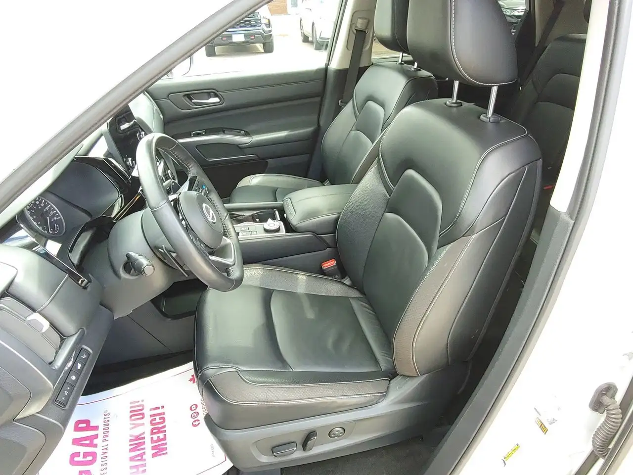 Nissan Pathfinder снимка Nissan Pathfinder