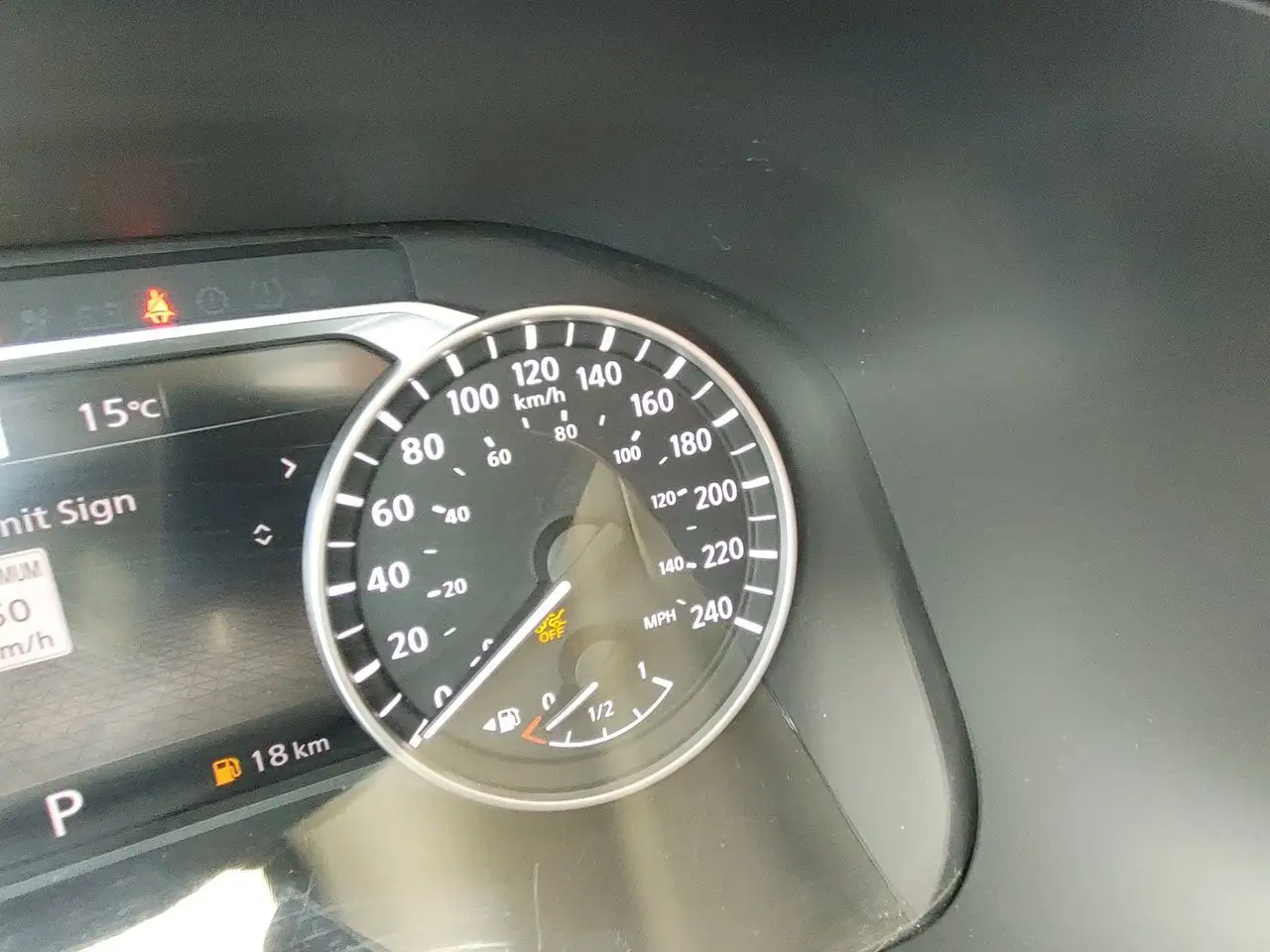 Nissan Pathfinder снимка Nissan Pathfinder