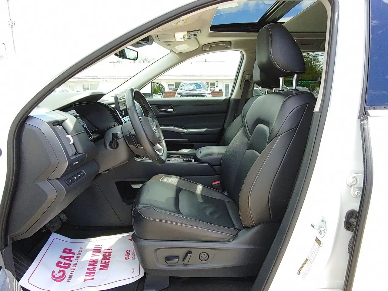 Nissan Pathfinder снимка Nissan Pathfinder