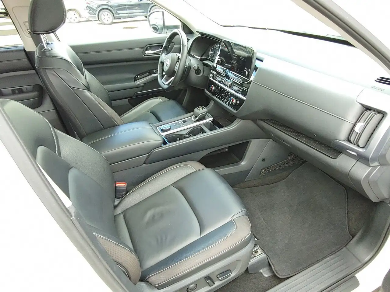 Nissan Pathfinder снимка Nissan Pathfinder