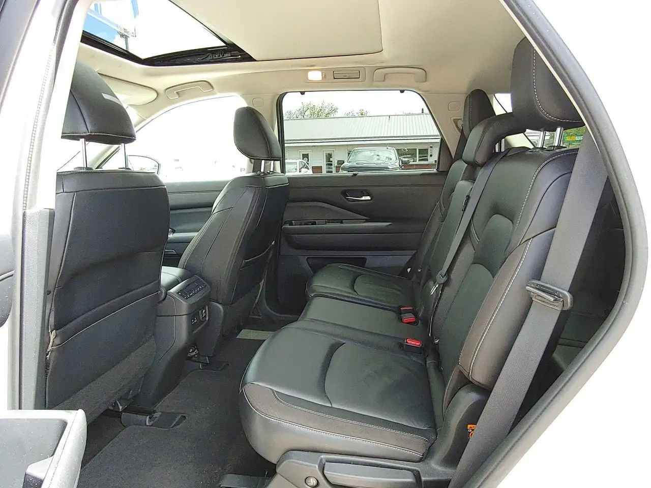 Nissan Pathfinder снимка Nissan Pathfinder