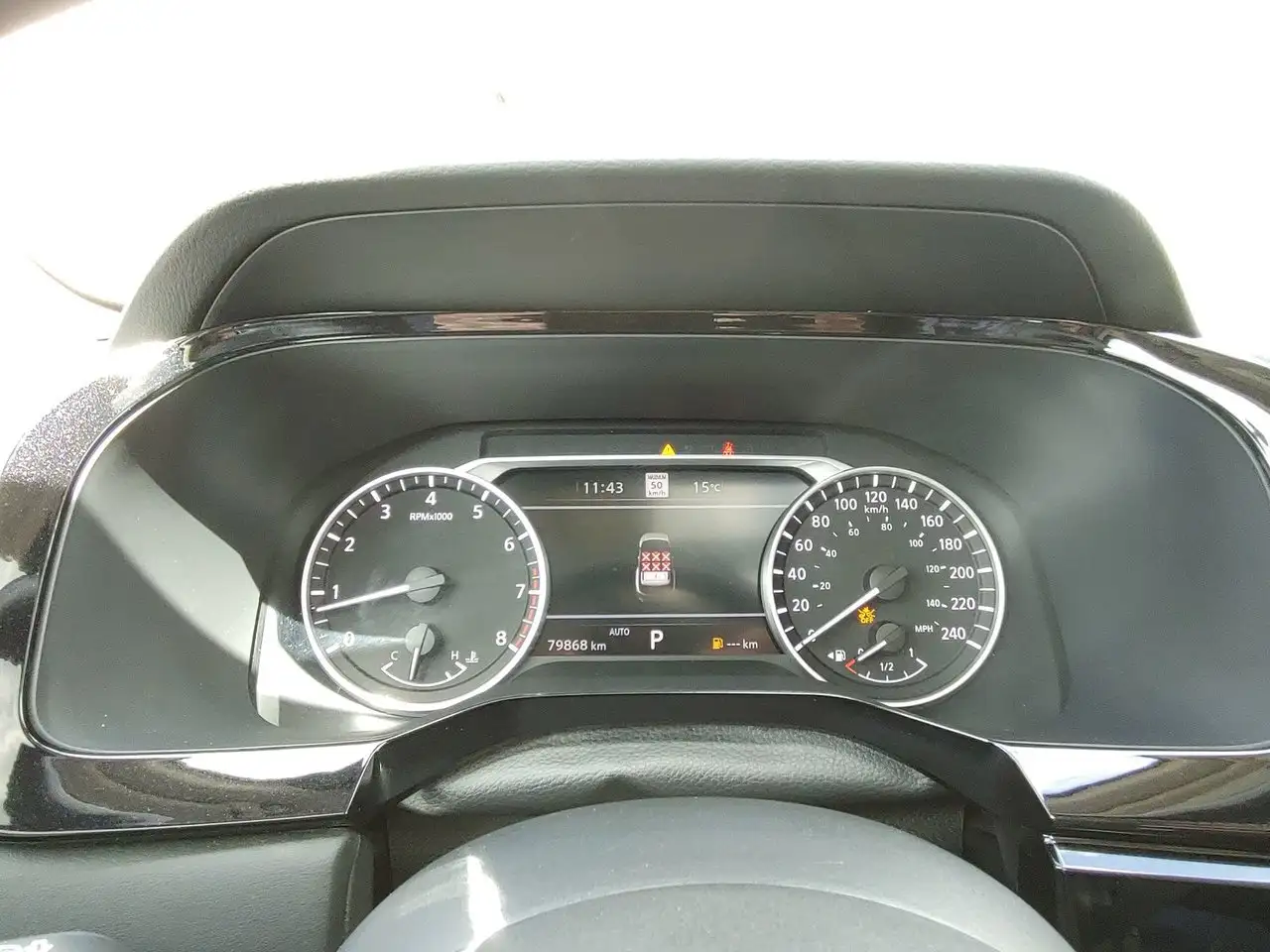 Nissan Pathfinder снимка Nissan Pathfinder