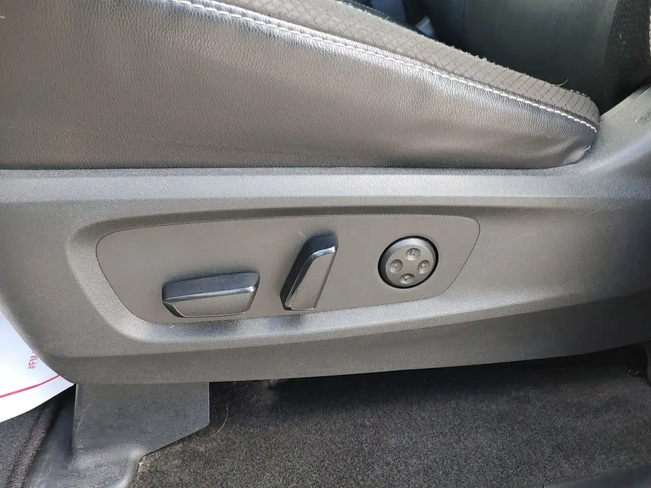 Nissan Pathfinder снимка Nissan Pathfinder