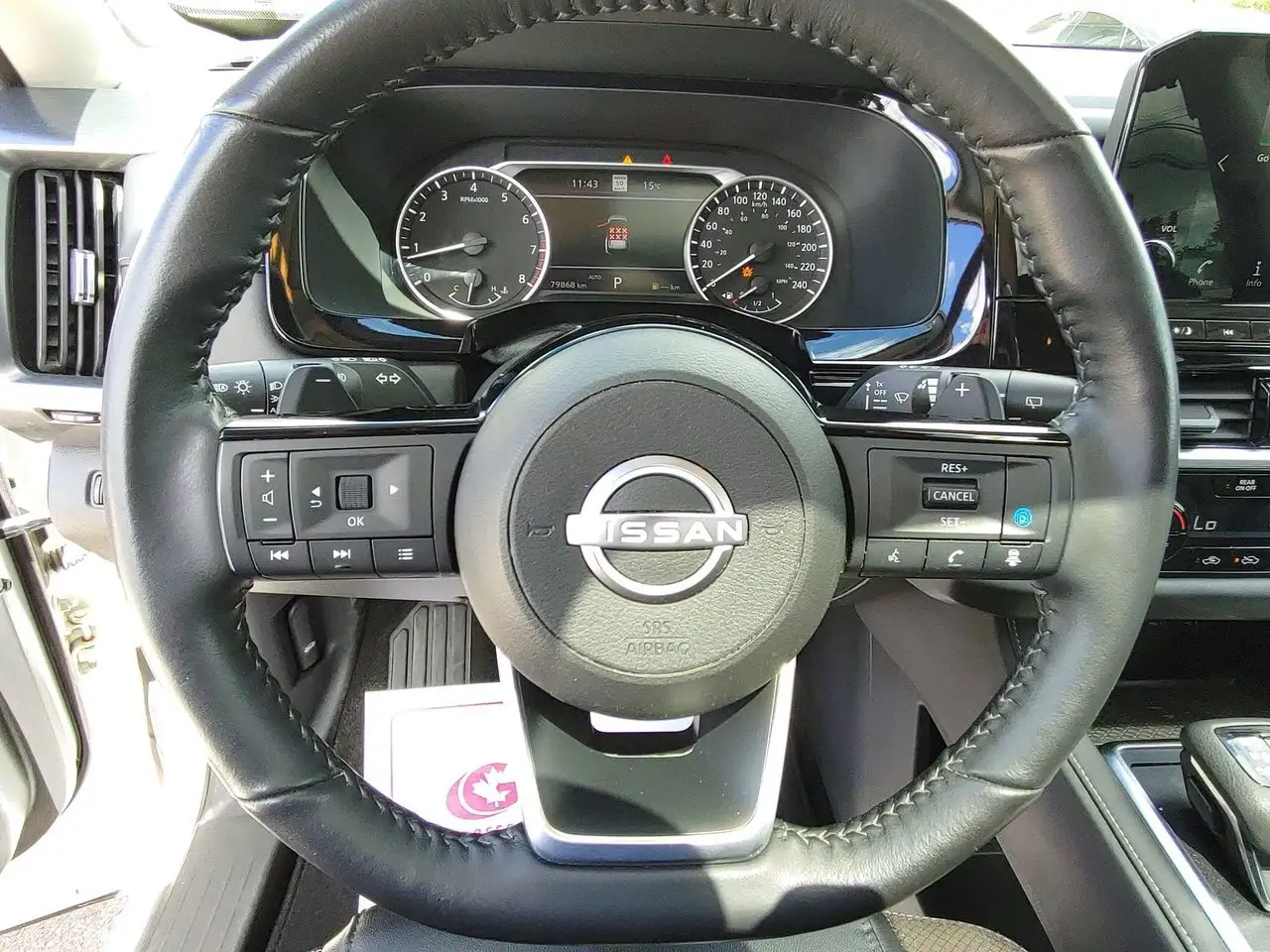 Nissan Pathfinder снимка Nissan Pathfinder