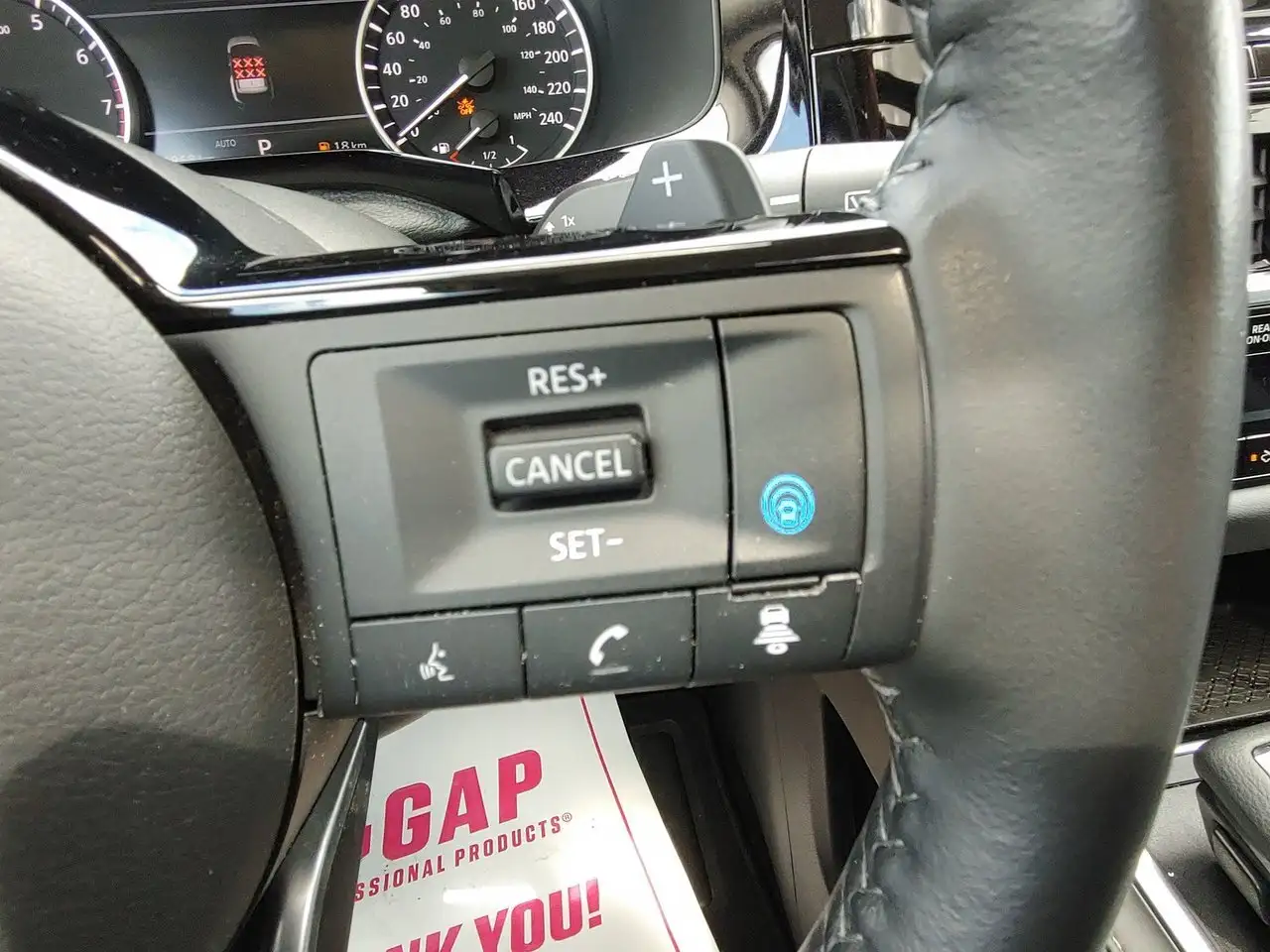 Nissan Pathfinder снимка Nissan Pathfinder
