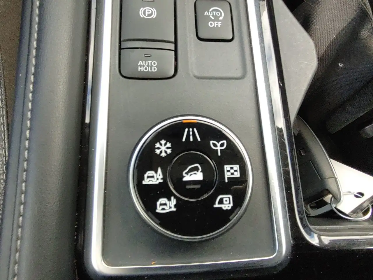 Nissan Pathfinder снимка Nissan Pathfinder