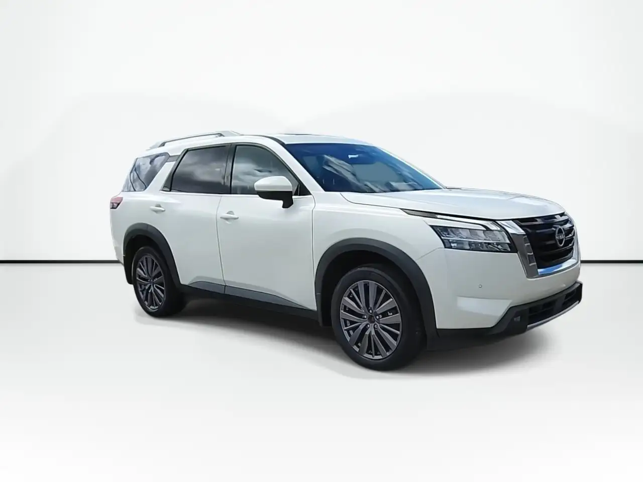 Nissan Pathfinder снимка Nissan Pathfinder