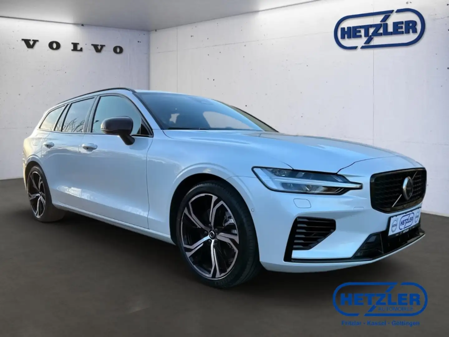 Volvo V60 Kombi Plus Dark Recharge Plug-In Hybrid AWD T8 Twi Weiß - 2