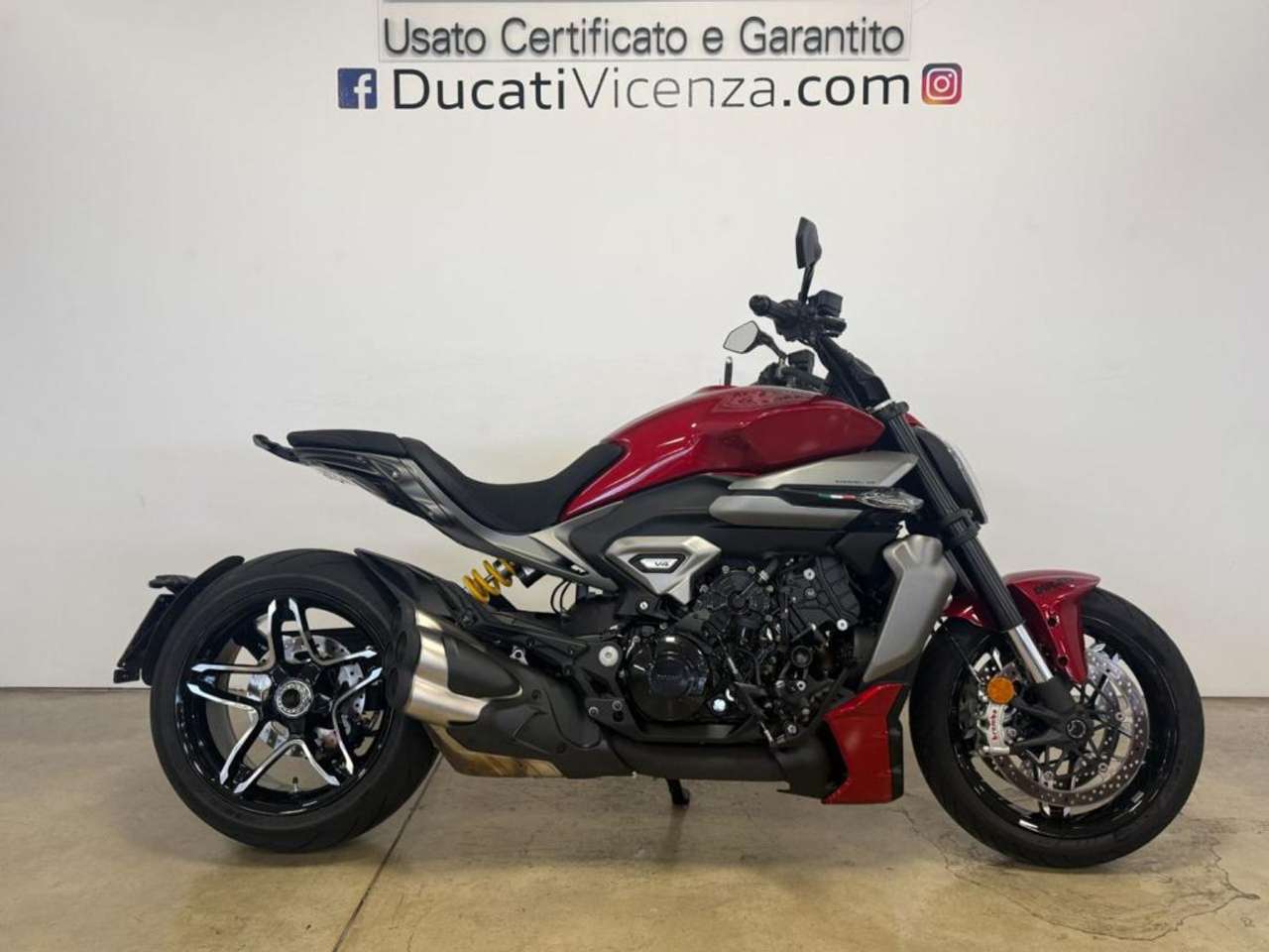 Ducati XDiavel V4 BURNING RED MY2026