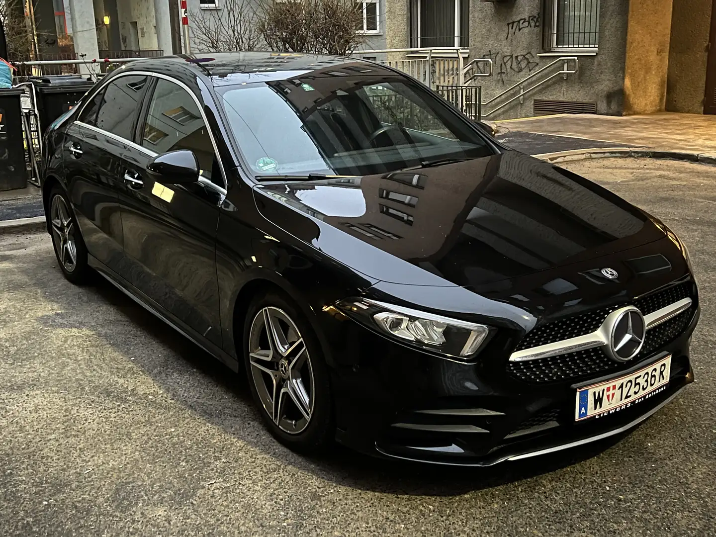 Mercedes-Benz A 180 d Limousine Aut. AMG LINE - 2