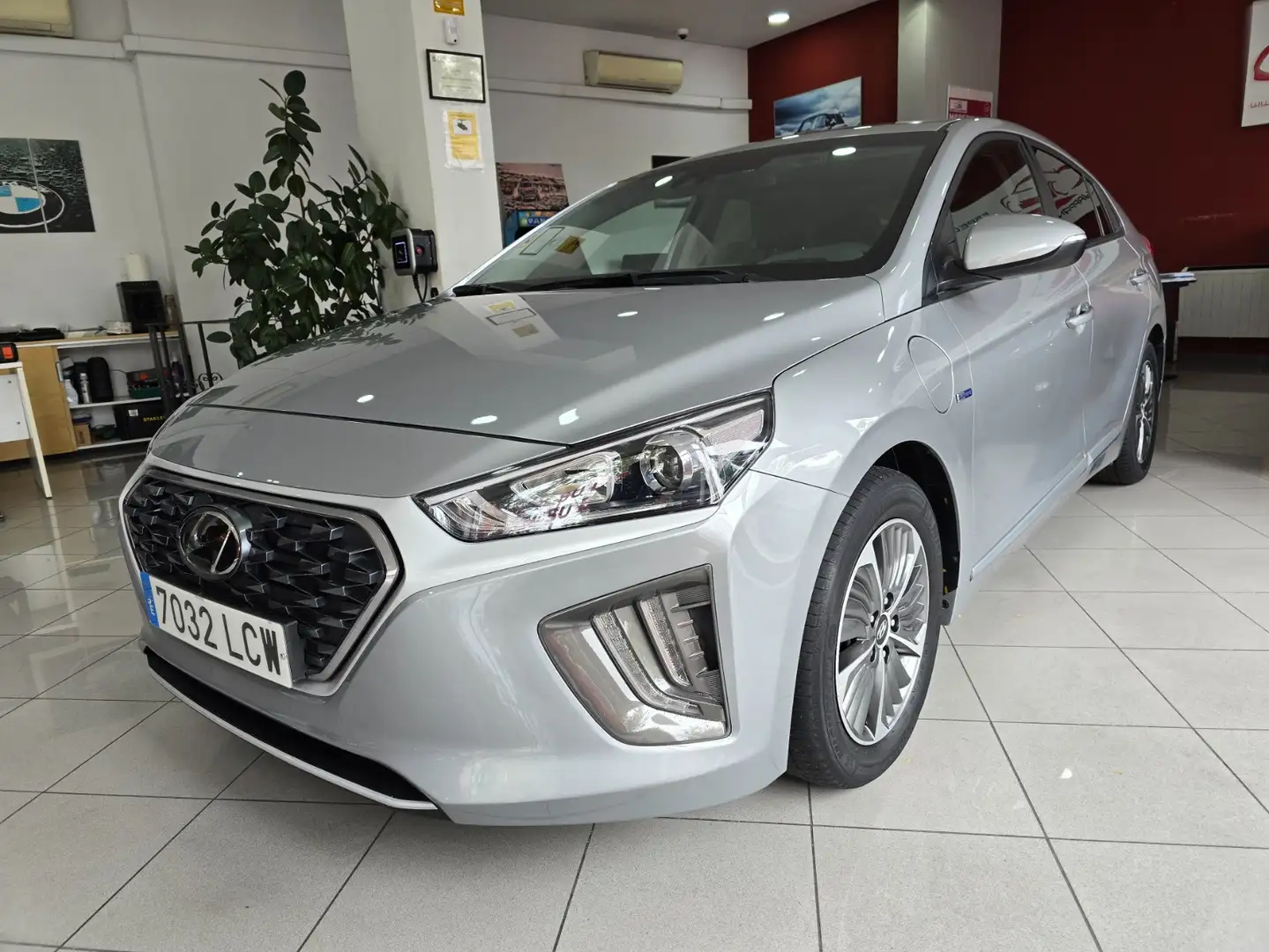 Hyundai IONIQ PHEV 1.6 GDI Klass Gris - 1