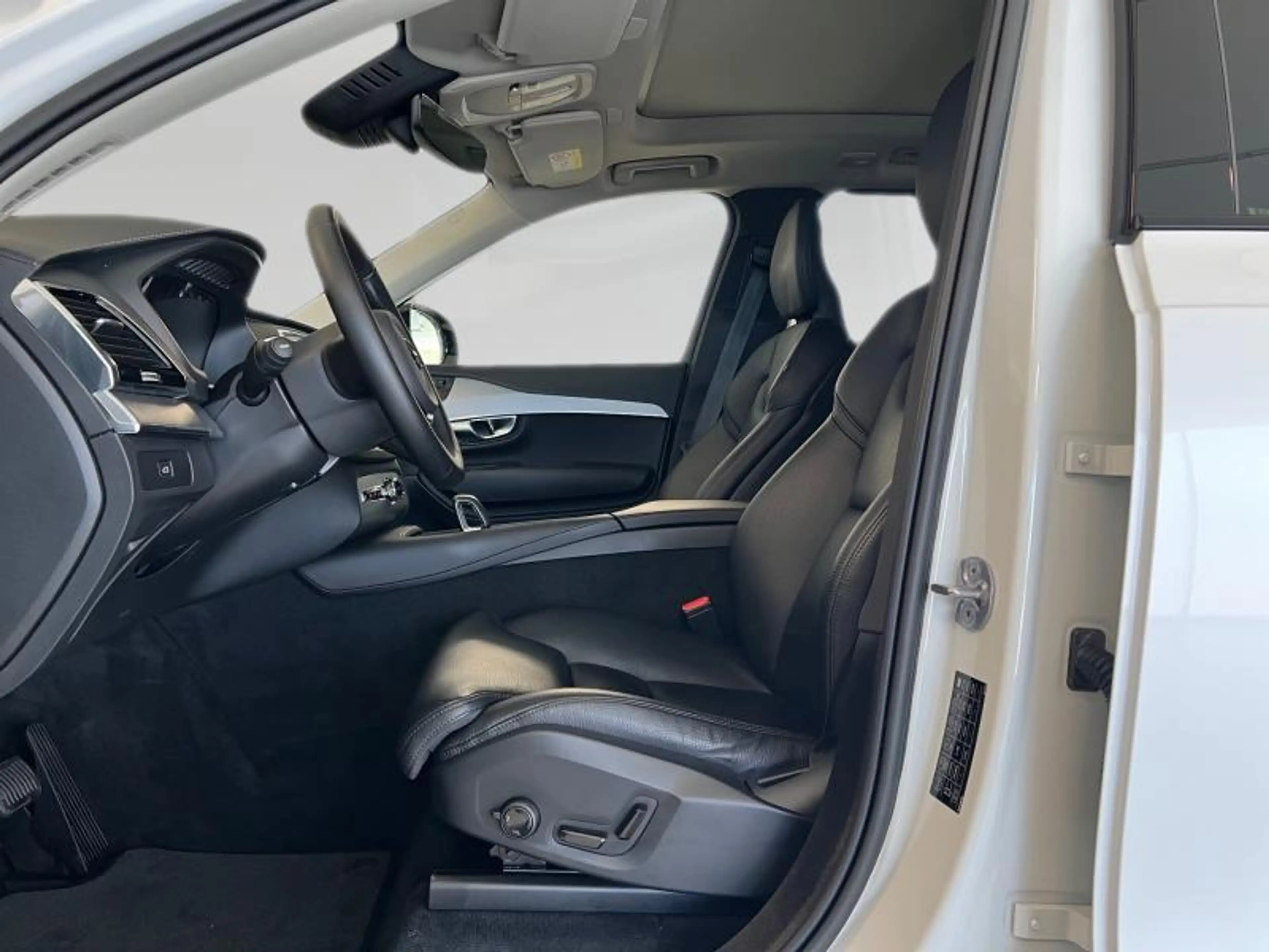 Volvo XC90 Plus Dark — photo 10