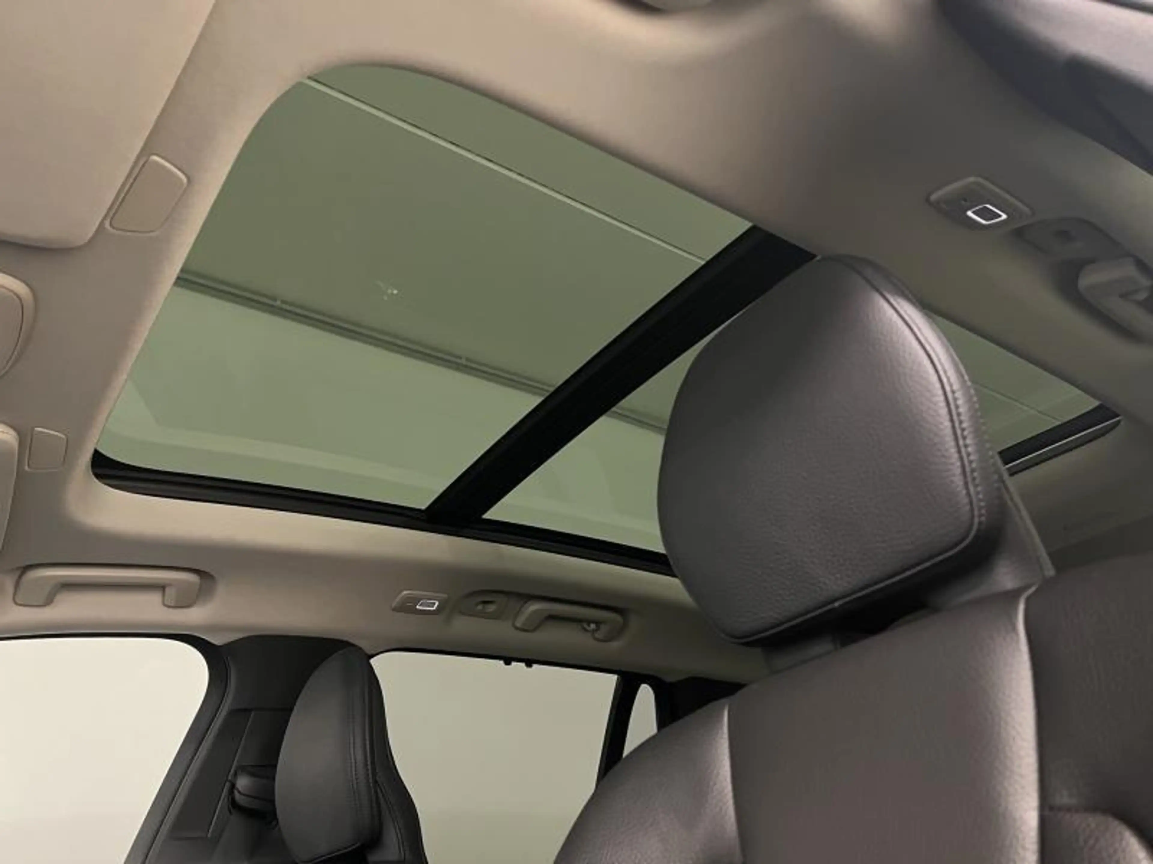 Volvo XC90 Plus Dark — photo 15
