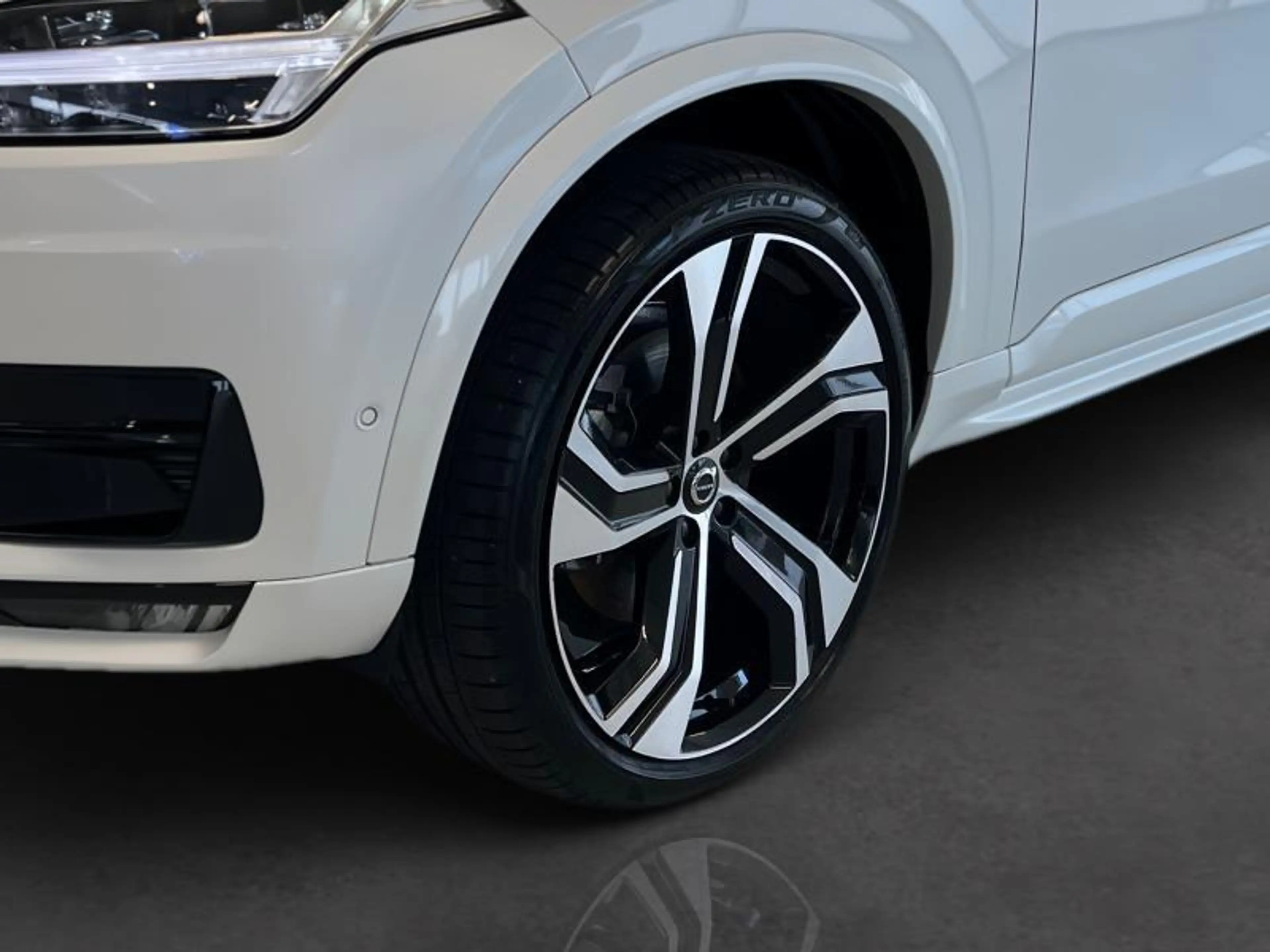 Volvo XC90 Plus Dark — photo 4