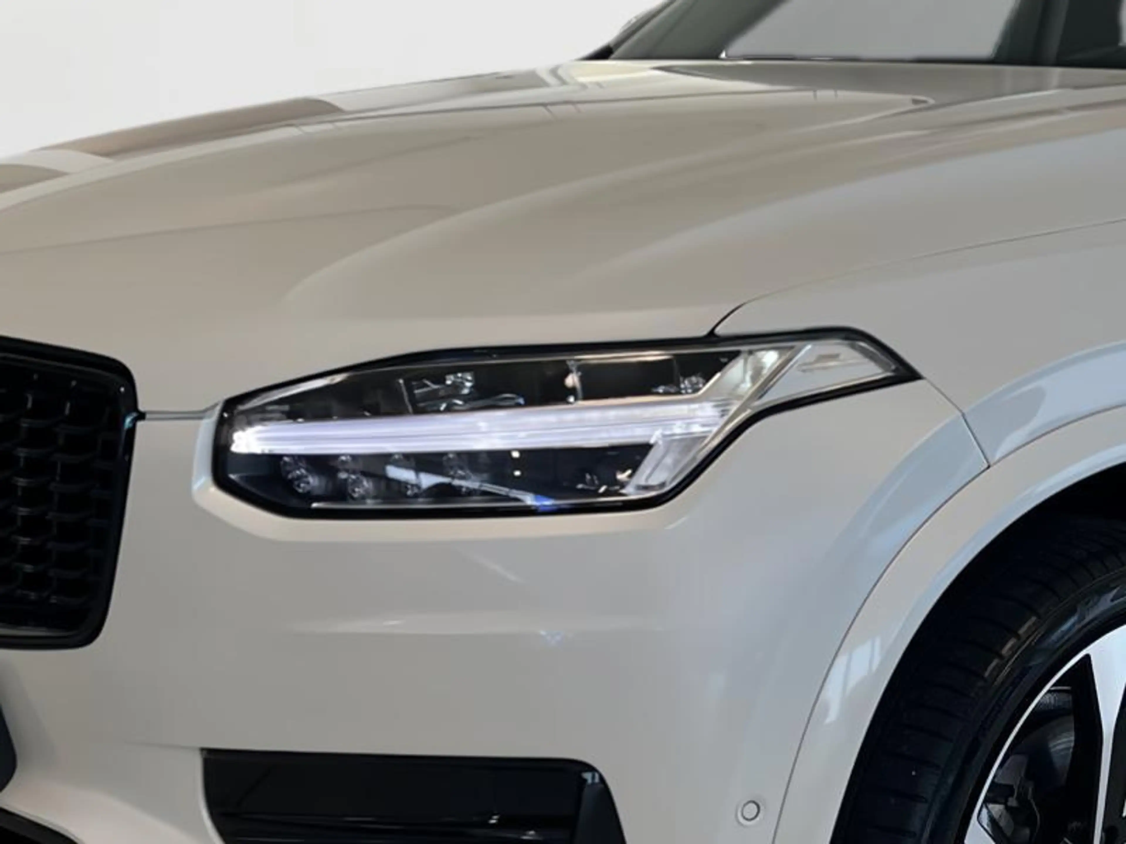 Volvo XC90 Plus Dark — photo 3