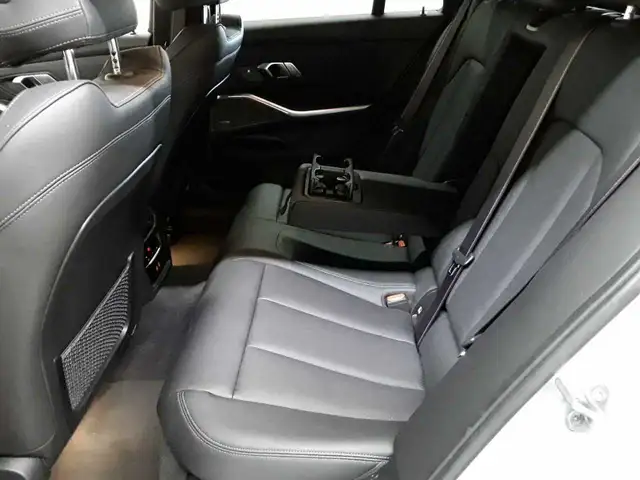 BMW 3 Series view 13
