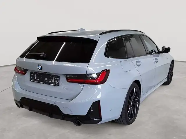BMW 3 Series view 4