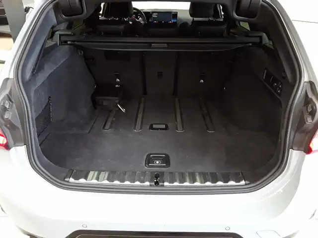 BMW 3 Series view 15