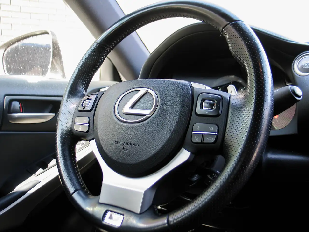 Lexus IS снимка Lexus IS