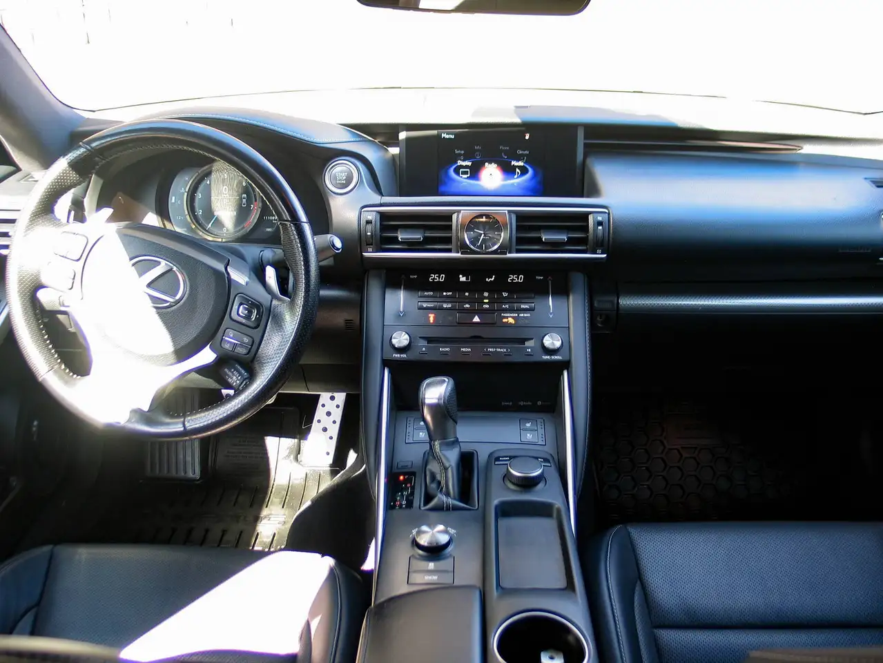 Lexus IS снимка Lexus IS
