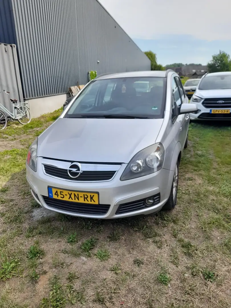Opel Zafira 2.2 Temptation Grijs - 1