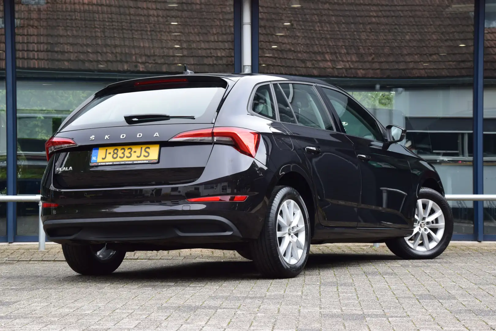 Skoda Scala 1.0 TSI 116PK Business Edition DSG Automaat | Org. Zwart - 2