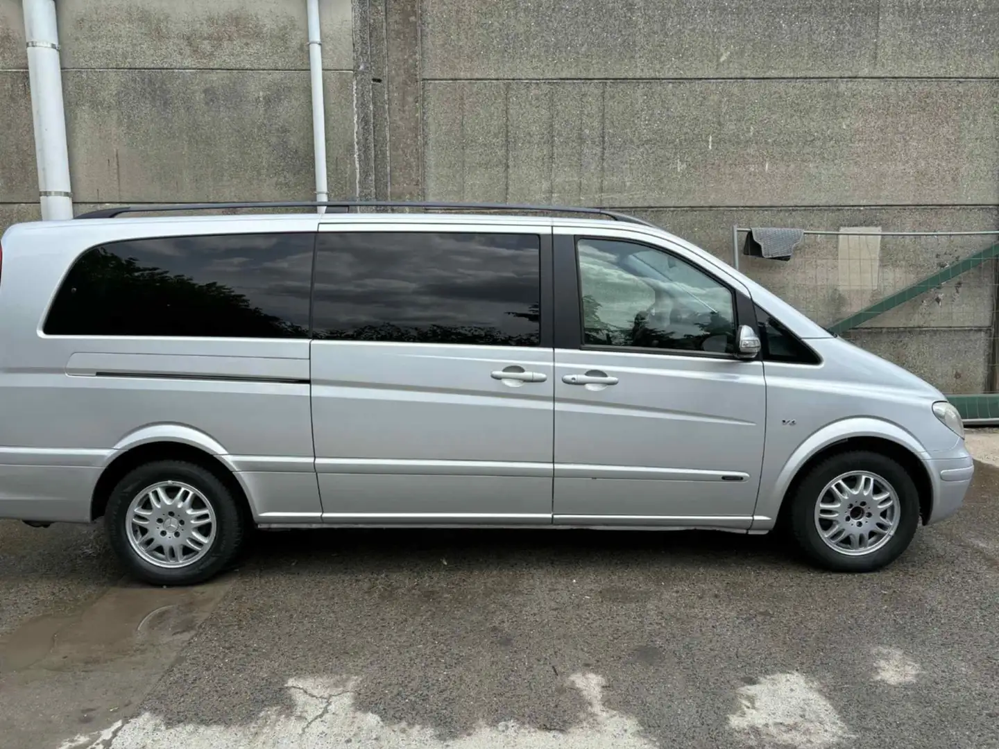 Mercedes-Benz Viano srebrna - 1