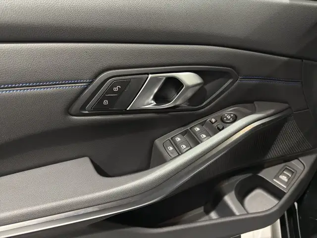 BMW 3 Series view 9